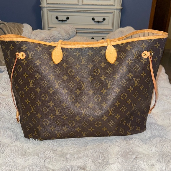 SOLD- Louis Vuitton Neverfull GM - Picture 2 of 16